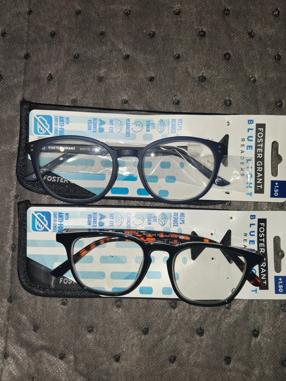 The 4 Pack Foster Grant Blue Light Readers with +1.50 strength offer unisex